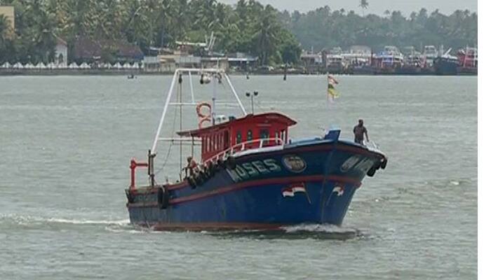 case against 10 Pakistani Navy personnel for death Indian fisherman killed at Gujarat coast case against 10 Pakistani Navy personnel for death Indian fisherman killed at Gujarat coast