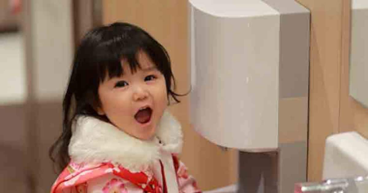 Why hand dryers are bad for you