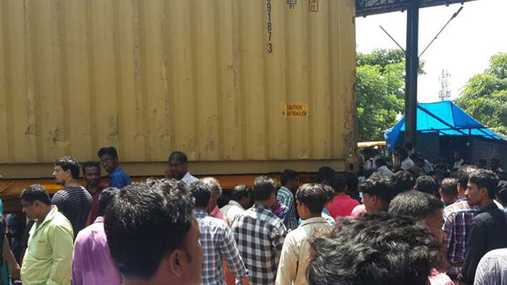 one died in kannur toll booth accident one died in kannur toll booth accident