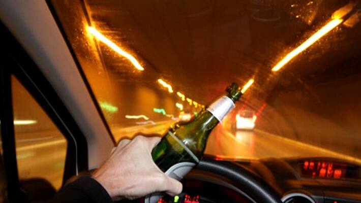 Drunk driver drives lorry on corona checkpost in Tumakur Drunk driver drives lorry on corona checkpost in Tumakur