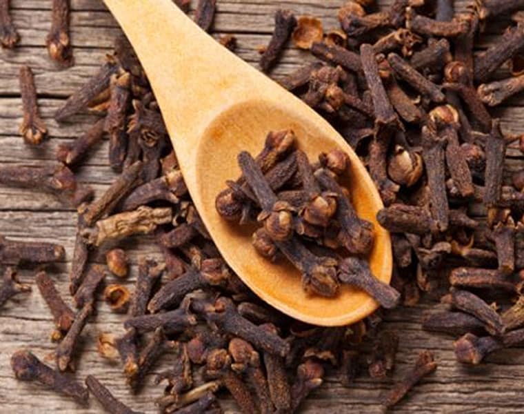 Cloves, common kitchen spice, also known as 'laung', is rich in powerful antioxidants that help to prevent our body from the free-radical damages and strengthen our immunity. Clove contains an active compound eugenol, which helps to promote better digestion; good digestion is touted as an important part of one's weight loss journey.