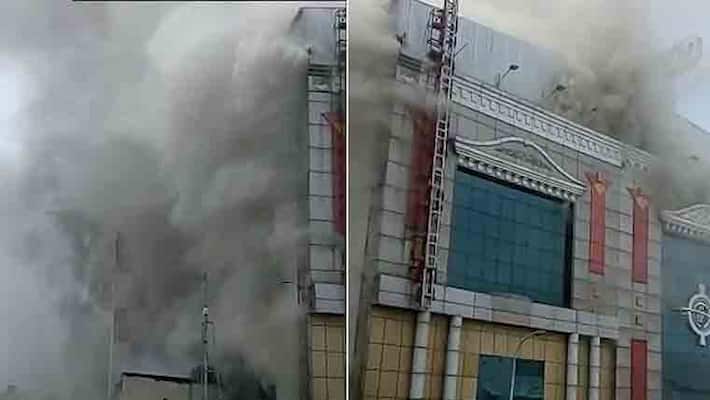 TNagar grinds to a halt after iconic Chennai Silks goes up in flames TNagar grinds to a halt after iconic Chennai Silks goes up in flames