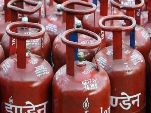 মোট ১১ কোটিরও বেশি সিলিন্ডার সুবিধাভোগীদের হাতে পৌঁছে দেওয়া হয়েছে।