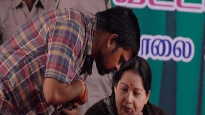 Jayalalitha aide who indirectly attacks Sasikala is blossoming ..! Jayalalitha aide who indirectly attacks Sasikala is blossoming ..!