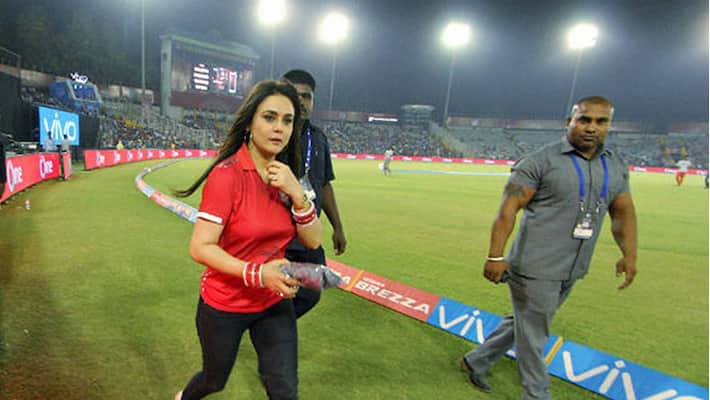 Preity Zinta did not abuse me: Sanjay Bangar Preity Zinta did not abuse me: Sanjay Bangar