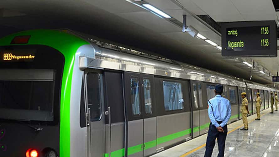 Grand welcome to Green Metro: 1.17 lakh commuters in 6 hours!