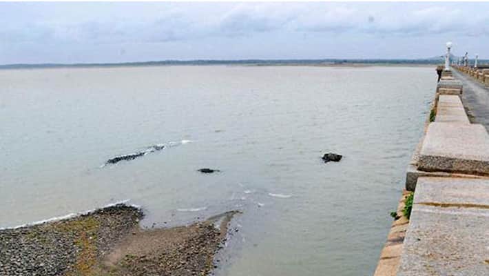 Vardah caused heavy rain in Karnataka Vardah caused heavy rain in Karnataka