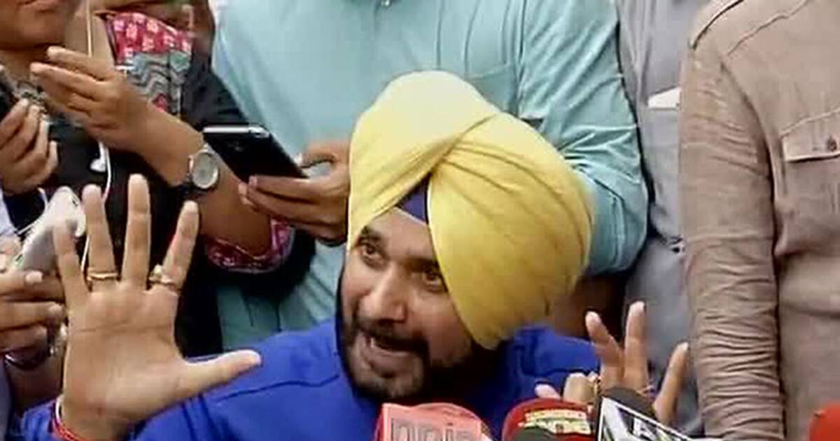 Cricketer Navjot Singh Sidhu 'formally' Resigns From BJP