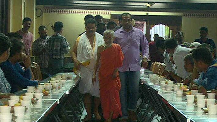 Namaz in Krishna Matt Of Udupi Namaz in Krishna Matt Of Udupi