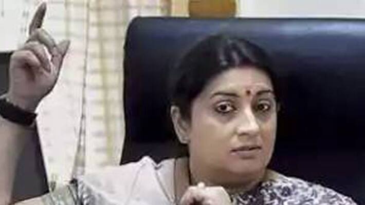 Bangles Thrown at Smriti Irani Bangles Thrown at Smriti Irani