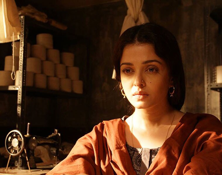 নিজের মৃত্যুর খবর পেয়ে রীতিমতো ঘুম উড়েছিল ঐশ্বর্য। কারণ ততক্ষণে ঐশ্বর্যর আত্মহত্যার খবর ছড়িয়ে পড়েছিল সোশ্যাল মিডিয়ায়।