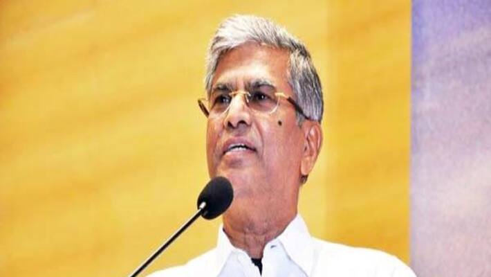 Vijaya's father sent a parcel to the BJP youth Vijaya's father sent a parcel to the BJP youth