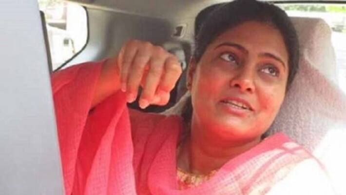 3 young men tease central lady minister in UP 3 young men tease central lady minister in UP