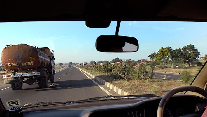 Hindi is making a comeback in Tamil Nadu national highways Hindi is making a comeback in Tamil Nadu national highways