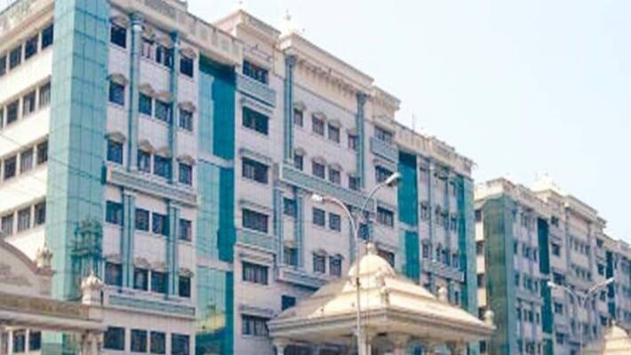 Female corona patient in a decomposing state on the 8th floor of the hospital .. Trembling horror .. Female corona patient in a decomposing state on the 8th floor of the hospital .. Trembling horror ..