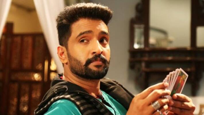 Actor Santhanam Dikkiloona Second look Shocking poster Released Actor Santhanam Dikkiloona Second look Shocking poster Released