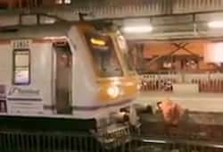 Three people fell from Mumbai local, one dead and two injured