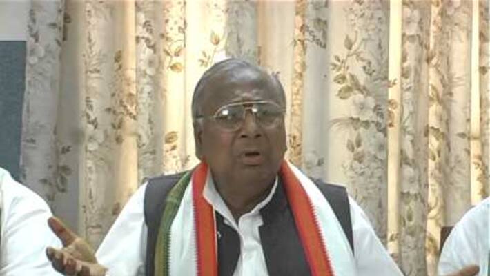 congress senior leader vh sensational comments on komatireddy brothers congress senior leader vh sensational comments on komatireddy brothers