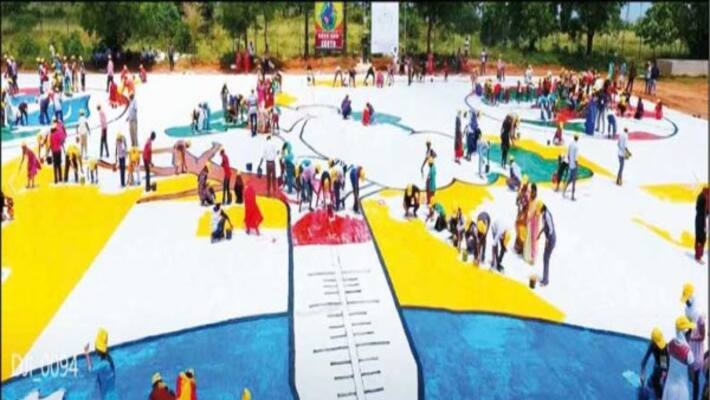 School students gathered together in one place to protect nature and Painted for world record ... School students gathered together in one place to protect nature and Painted for world record ...