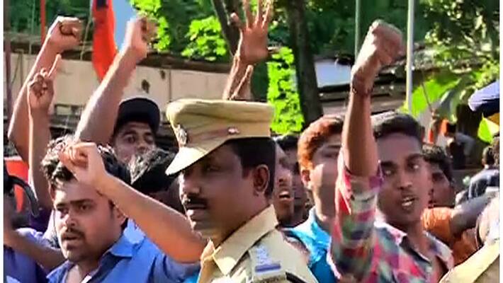 youth congress protest against km mani youth congress protest against km mani