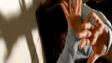 'Kozhikode sales girl locked in house and beaten up'; Complaint against the establishment owner 'Kozhikode sales girl locked in house and beaten up'; Complaint against the establishment owner