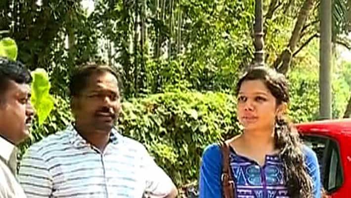 Con lady nabbed while trying to exchange banned currencies Con lady nabbed while trying to exchange banned currencies