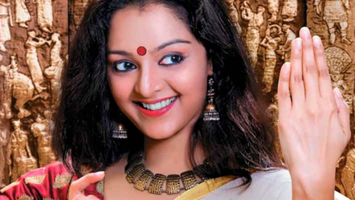 manju variyer met in accident manju variyer met in accident