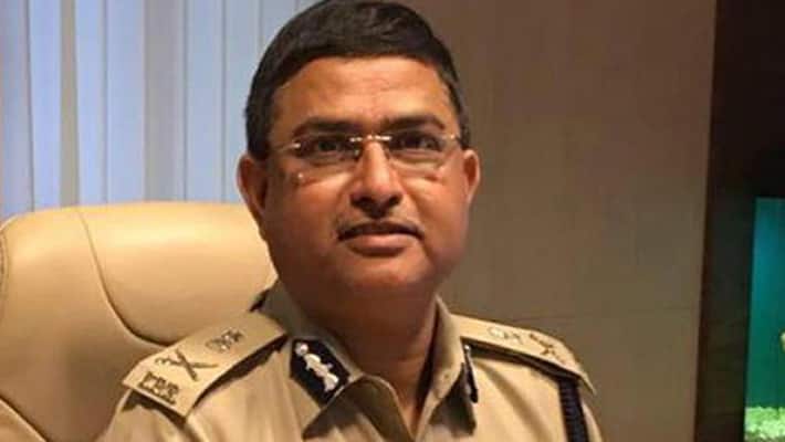 SC directs HC to decide plea against appointment of Rakesh Asthana as Delhi Police chief in 2 weeks-dnm SC directs HC to decide plea against appointment of Rakesh Asthana as Delhi Police chief in 2 weeks-dnm