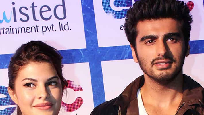 Arjun Kapoor and Jacqueline Fernandez get cozy Arjun Kapoor and Jacqueline Fernandez get cozy