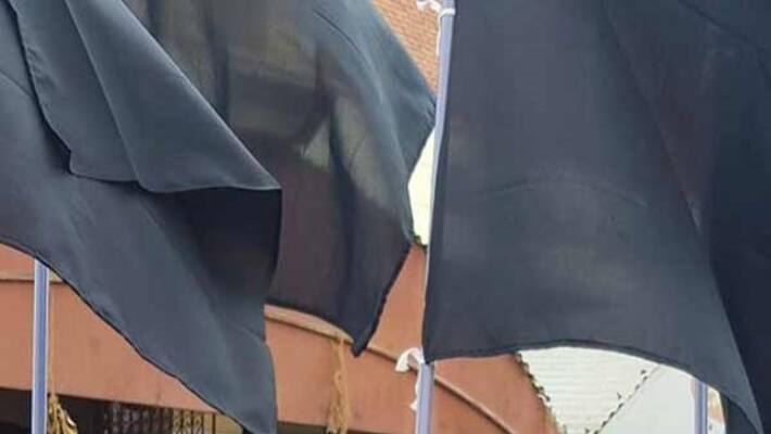 Black flags in karunanidhi. stalin hiuses and anna arivalayam Black flags in karunanidhi. stalin hiuses and anna arivalayam