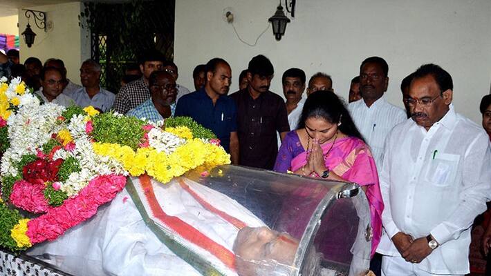 TRS kavita consoles family members of congress mp palvai goverdhan reddy TRS kavita consoles family members of congress mp palvai goverdhan reddy