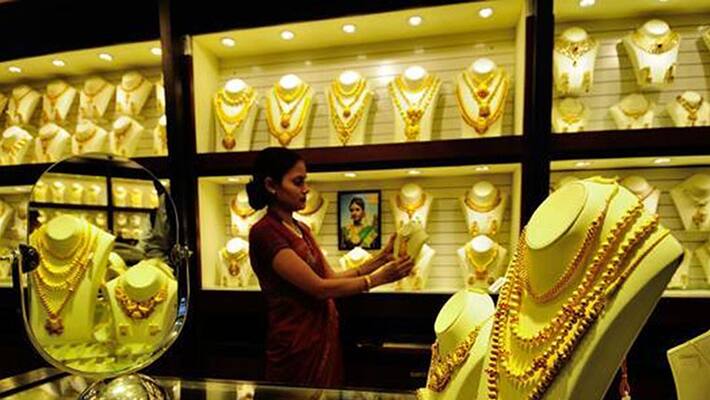 Gold Price Falls Below Rs31000 and silver falls bellow rs39000 Gold Price Falls Below Rs31000 and silver falls bellow rs39000