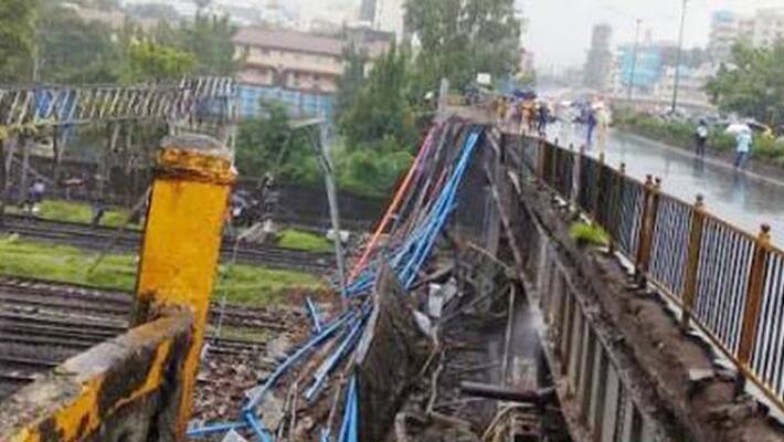 Bridge collapses in andheri station in mumbai Bridge collapses in andheri station in mumbai