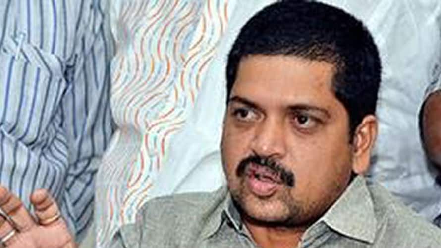 tdp leader kollu ravindra slams ex minister perni nani tdp leader kollu ravindra slams ex minister perni nani