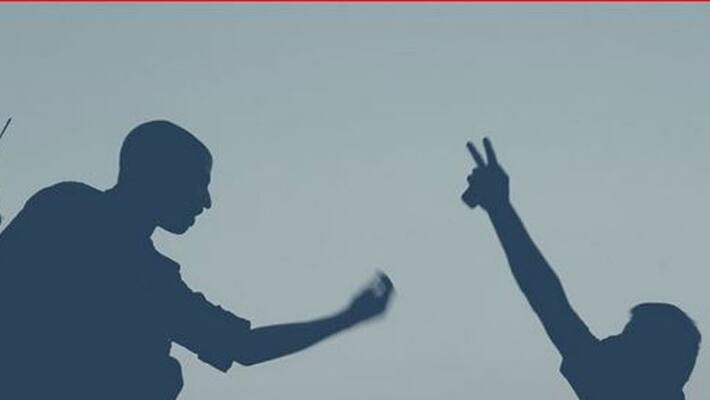Kannadiga Teachie Beaten By Hindi People For Suggesting To Speak In Kannada Kannadiga Teachie Beaten By Hindi People For Suggesting To Speak In Kannada