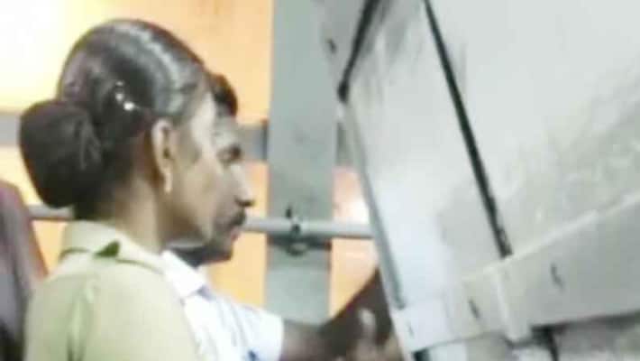 Love in bus by police jodi trichy Love in bus by police jodi trichy