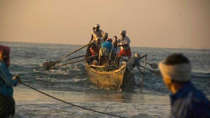 4 fishermans were arrested by srilankan navy 4 fishermans were arrested by srilankan navy