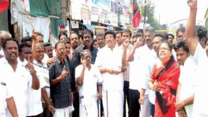 DMK protest in Namakkal urging to set up Cauvery Management Board DMK protest in Namakkal urging to set up Cauvery Management Board