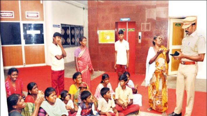 The college student committed suicide in theni...relatives protest The college student committed suicide in theni...relatives protest