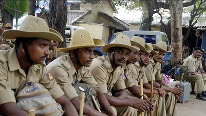 attack on karnataka police in emmiganur ksp attack on karnataka police in emmiganur ksp