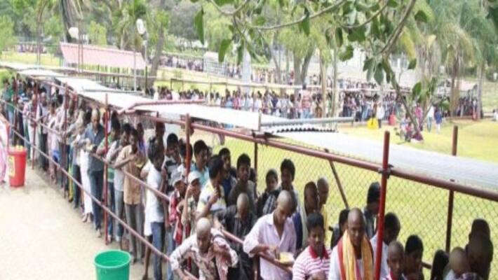 Because of over crowd in tirupathi devotees spend one day in ques Because of over crowd in tirupathi devotees spend one day in ques