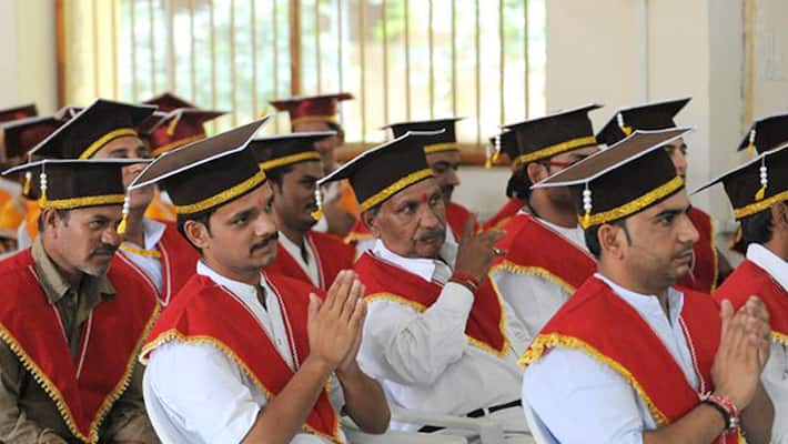 Indian Graduates MBA Indian Graduates MBA