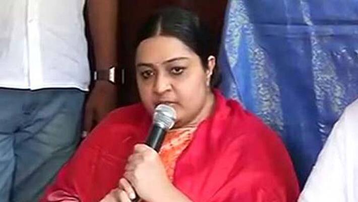 jayalalithaa niece deepa jayakumar quits from politics jayalalithaa niece deepa jayakumar quits from politics