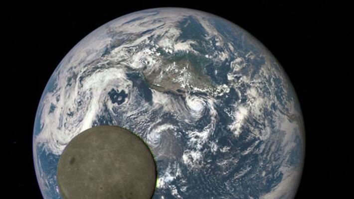 NASA captures the Moon crossing the face of the Earth, for the second time NASA captures the Moon crossing the face of the Earth, for the second time