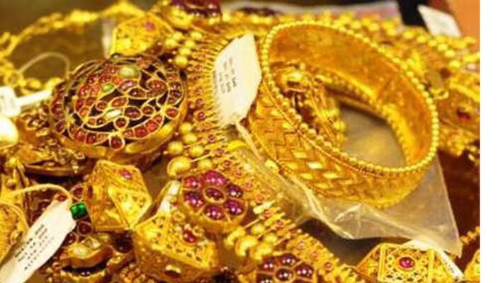 bapatla bank of baroda gold robbery case... police arrested bank attender bapatla bank of baroda gold robbery case... police arrested bank attender