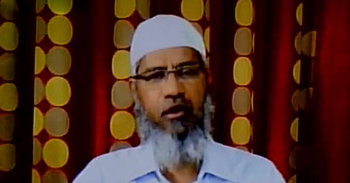 Controversial Zakir Naik Addressing Media Via Skype Now