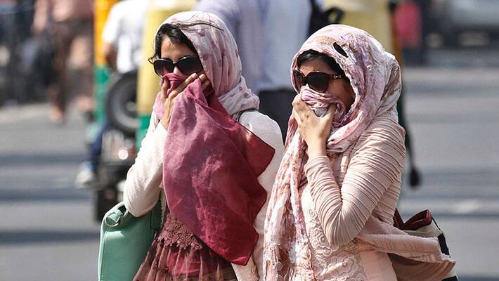 Delhi Weather: Temperature soars up to 44 degrees Delhi Weather: Temperature soars up to 44 degrees