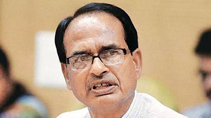 Shivraj Chouhan justifies centre vaccination policy tries to shift blame Shivraj Chouhan justifies centre vaccination policy tries to shift blame