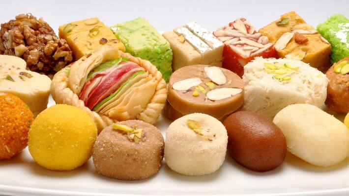 Diabetes is NOT caused by eating sweets Diabetes is NOT caused by eating sweets