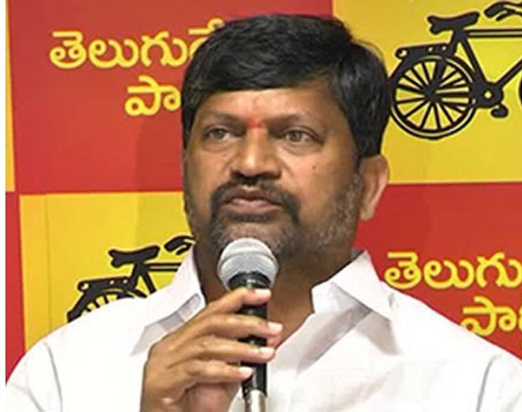 ఇప్పటికే తెలంగాణలో టీడీపీ తుడిచిపెట్టుకుపోయింది. నాయకులు నామమాత్రంగా మిగిలారు. ఇటీవలి కాలంలో టీడీపీ నాయకుల గొంతు కూడా వినిపించడం లేదు. తెలంగాణ సీఎం కేసీఆర్ ప్రభుత్వంపై కాంగ్రెసు, బిజెపి నేతలు విమర్శల జడివాన కురిపిస్తున్నప్పటికీ టీడీపీ నేతలు మాత్రం దాదాపుగా నోరు విప్పడం లేదు. ఈ స్థితిలో ఆంధ్రప్రదేశ్ రాష్ట్రంలో కూడా టీడీపీ నామమాత్రంగా మిగిలిపోతుందా అనే అనుమానాలు కలుగుతున్నాయి. 